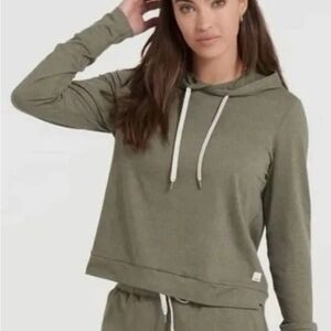 Women's Vuori Halo Pullover - Size M